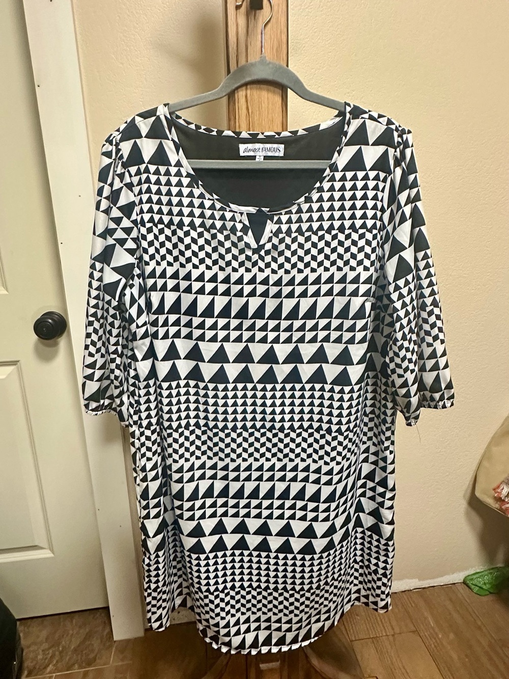 Almost Famous Black and White Geometric Tunic